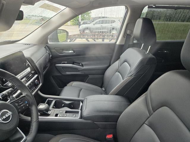 2025 Nissan Pathfinder SL 2WD