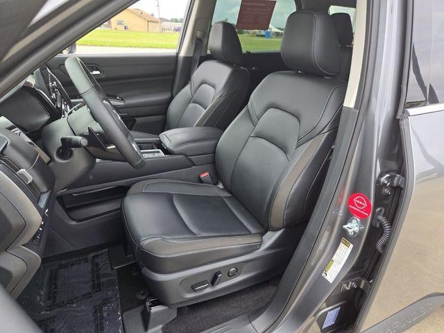 2025 Nissan Pathfinder SL 2WD