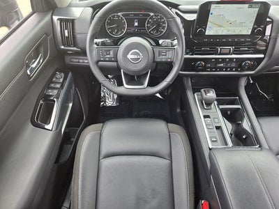 2025 Nissan Pathfinder SL 2WD