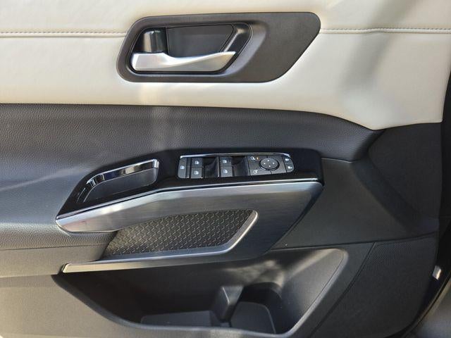 2025 Nissan Pathfinder SL 2WD