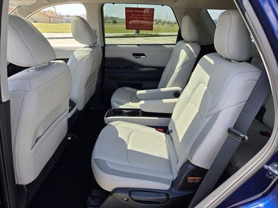 2025 Nissan Pathfinder SL 2WD
