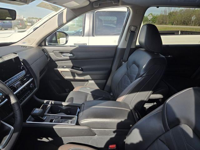 2024 Nissan Pathfinder Platinum 2WD