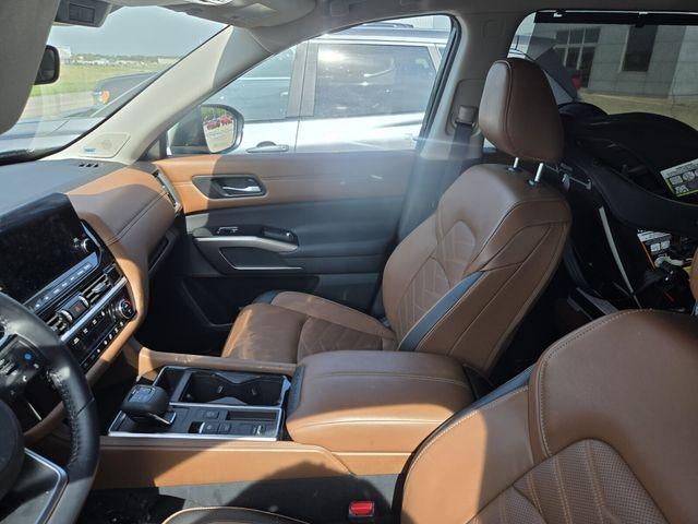 2025 Nissan Pathfinder Platinum 2WD