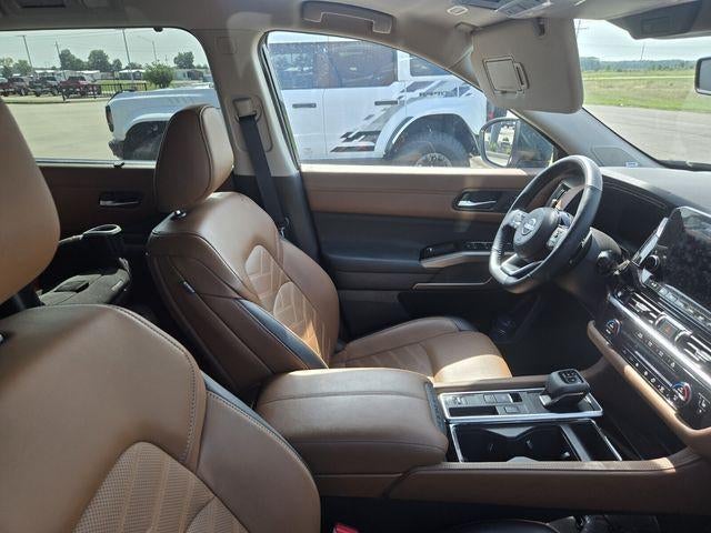 2025 Nissan Pathfinder Platinum 2WD