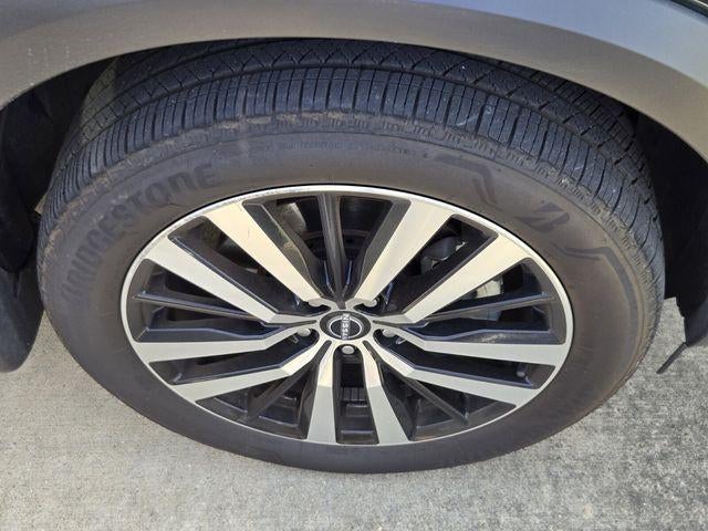 2025 Nissan Pathfinder Platinum 2WD