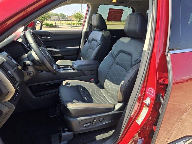 2025 Nissan Pathfinder Platinum 2WD