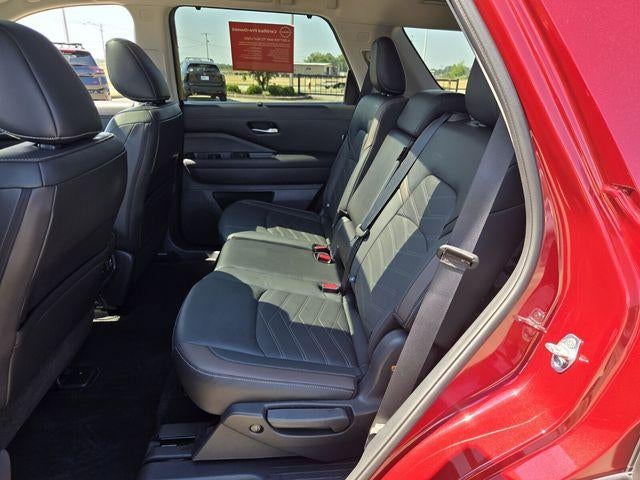 2025 Nissan Pathfinder Platinum 2WD
