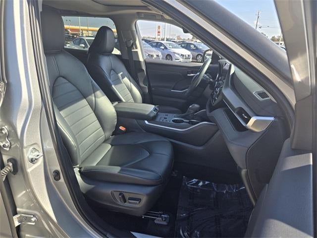 2024 Toyota Highlander Hybrid LE Nightshade FWD (Natl)