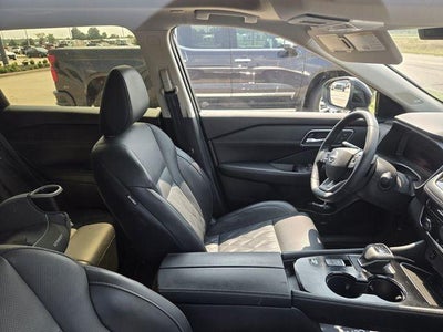 2025 Nissan Rogue FWD Platinum