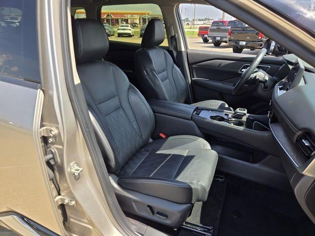 2025 Nissan Rogue FWD Platinum