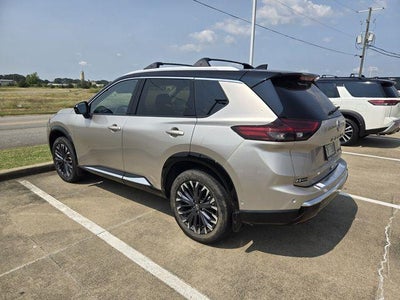 2025 Nissan Rogue FWD Platinum