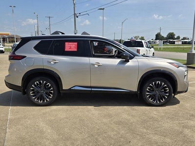 2025 Nissan Rogue FWD Platinum