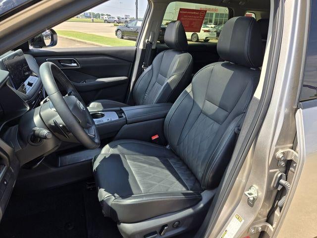 2025 Nissan Rogue FWD Platinum