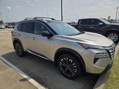 2025 Nissan Rogue FWD Platinum