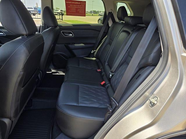 2025 Nissan Rogue FWD Platinum