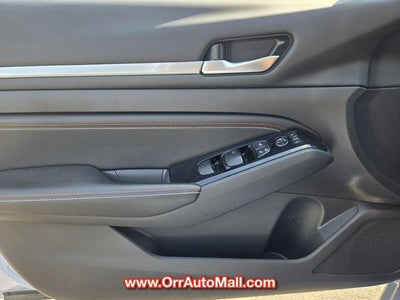 2023 Nissan Altima 2.0 SR Sedan