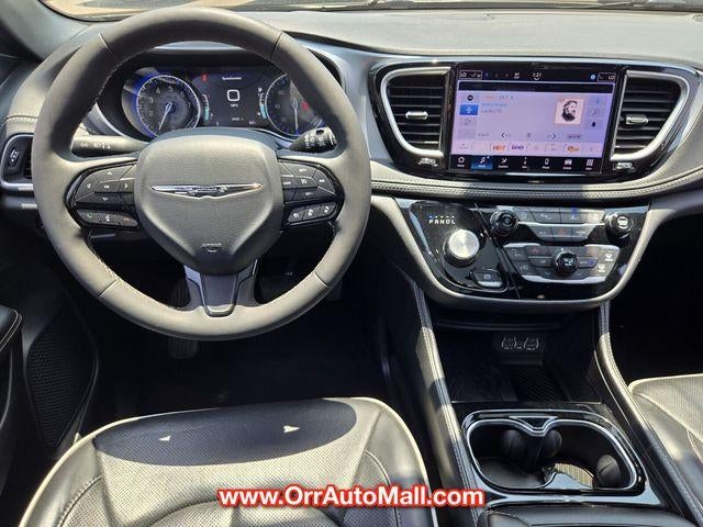 2025 Chrysler Pacifica Limited FWD