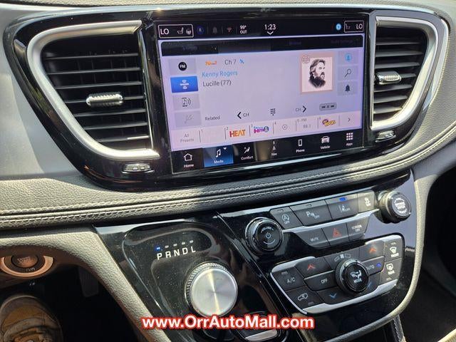 2025 Chrysler Pacifica Limited FWD