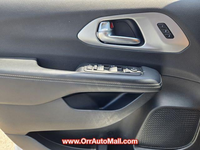 2025 Chrysler Pacifica Limited FWD