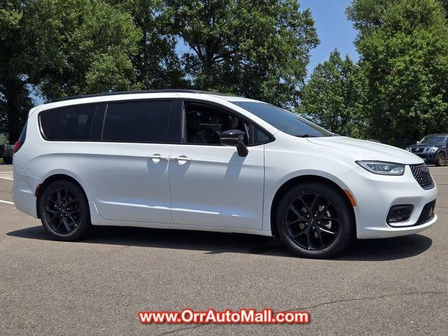 2025 Chrysler Pacifica Limited FWD