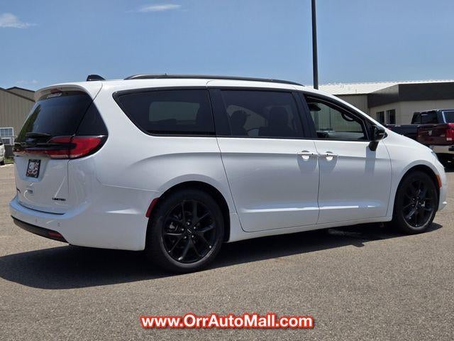 2025 Chrysler Pacifica Limited FWD