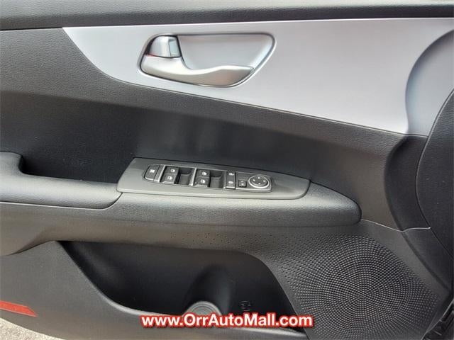 2024 Kia Forte LXS IVT