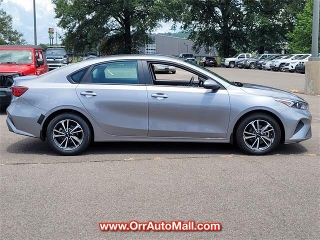 2024 Kia Forte LXS IVT