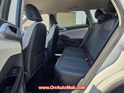 2025 Volkswagen Taos SE 4MOTION