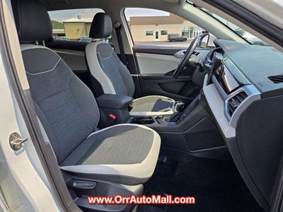 2025 Volkswagen Taos SE 4MOTION