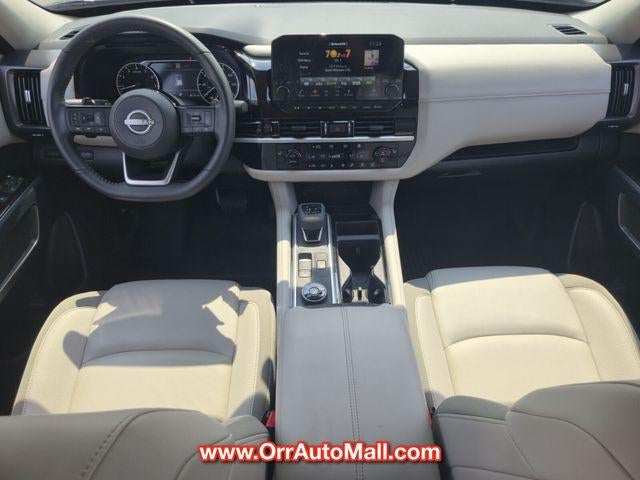 2025 Nissan Pathfinder SL 4WD