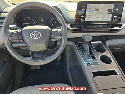 2023 Toyota Sienna LE FWD 8-Passenger (Natl)
