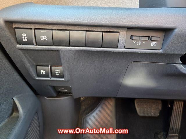 2023 Toyota Sienna LE FWD 8-Passenger (Natl)