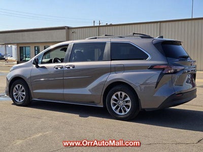 2023 Toyota Sienna LE FWD 8-Passenger (Natl)