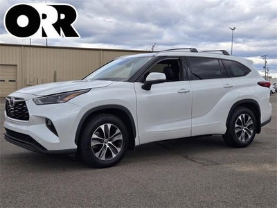 2022 Toyota Highlander XLE FWD (Natl)