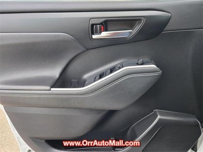 2022 Toyota Highlander XLE FWD (Natl)