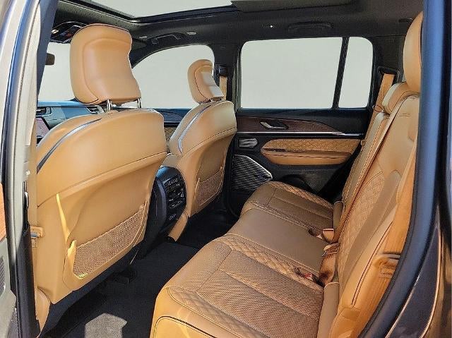 2022 Jeep Grand Cherokee Summit 4x2