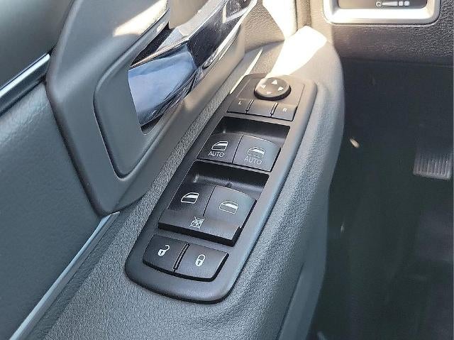 2020 RAM 1500 Classic SLT 4x4 Crew Cab 6'4" Box