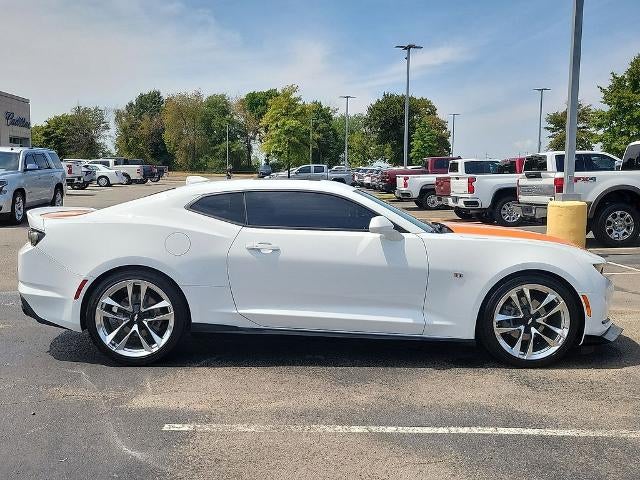 2022 Chevrolet Camaro 2dr Coupe 2LT