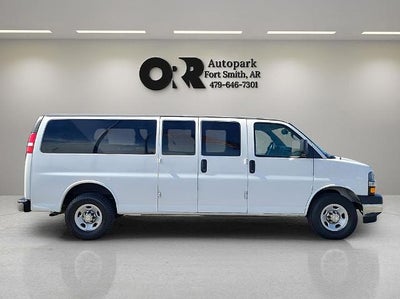 2020 Chevrolet Express Passenger 3500 Extended Wheelbase Rear-Wheel Drive 1LT