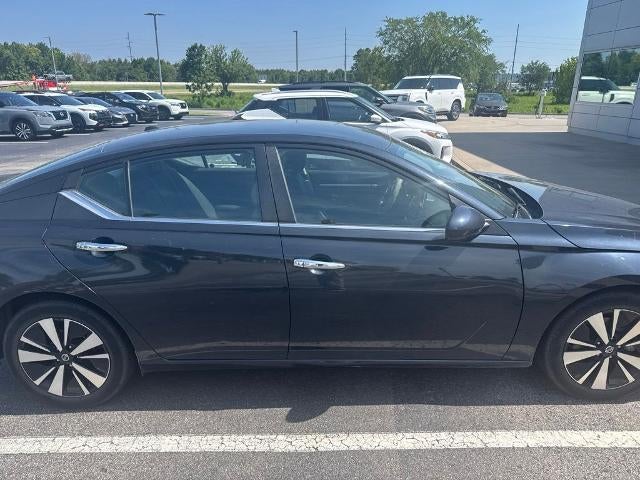 2021 Nissan Altima 2.5 SV Sedan