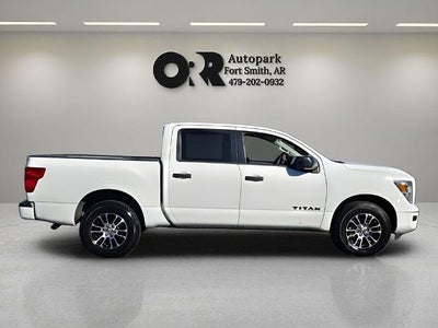 2023 Nissan Titan 4x4 Crew Cab SV