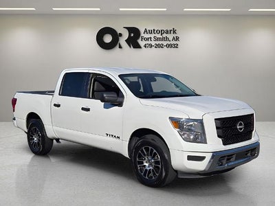 2023 Nissan Titan 4x4 Crew Cab SV