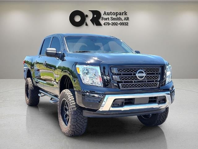 2024 Nissan Titan 4x4 Crew Cab SV