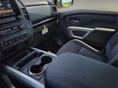 2024 Nissan Titan 4x4 Crew Cab SV