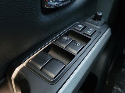 2024 Nissan Titan 4x4 Crew Cab SV