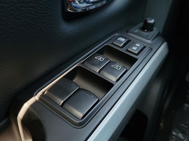 2024 Nissan Titan 4x4 Crew Cab SV