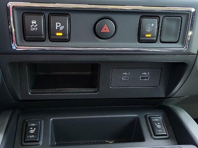 2024 Nissan Titan 4x4 Crew Cab SV