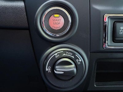 2024 Nissan Titan 4x4 Crew Cab SV