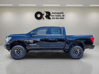 2024 Nissan Titan 4x4 Crew Cab SV