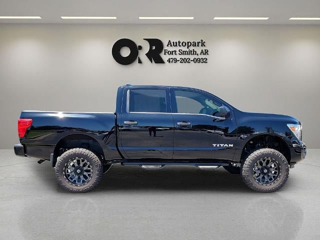 2024 Nissan Titan 4x4 Crew Cab SV